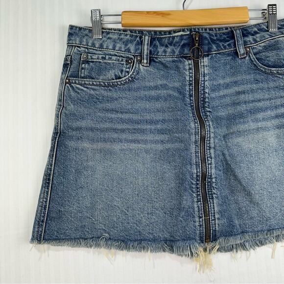 We The Free Distressed Denim Micro Mini Jean Skirt Women’s Size 30 Full Zip Y2K - Picture 5 of 8